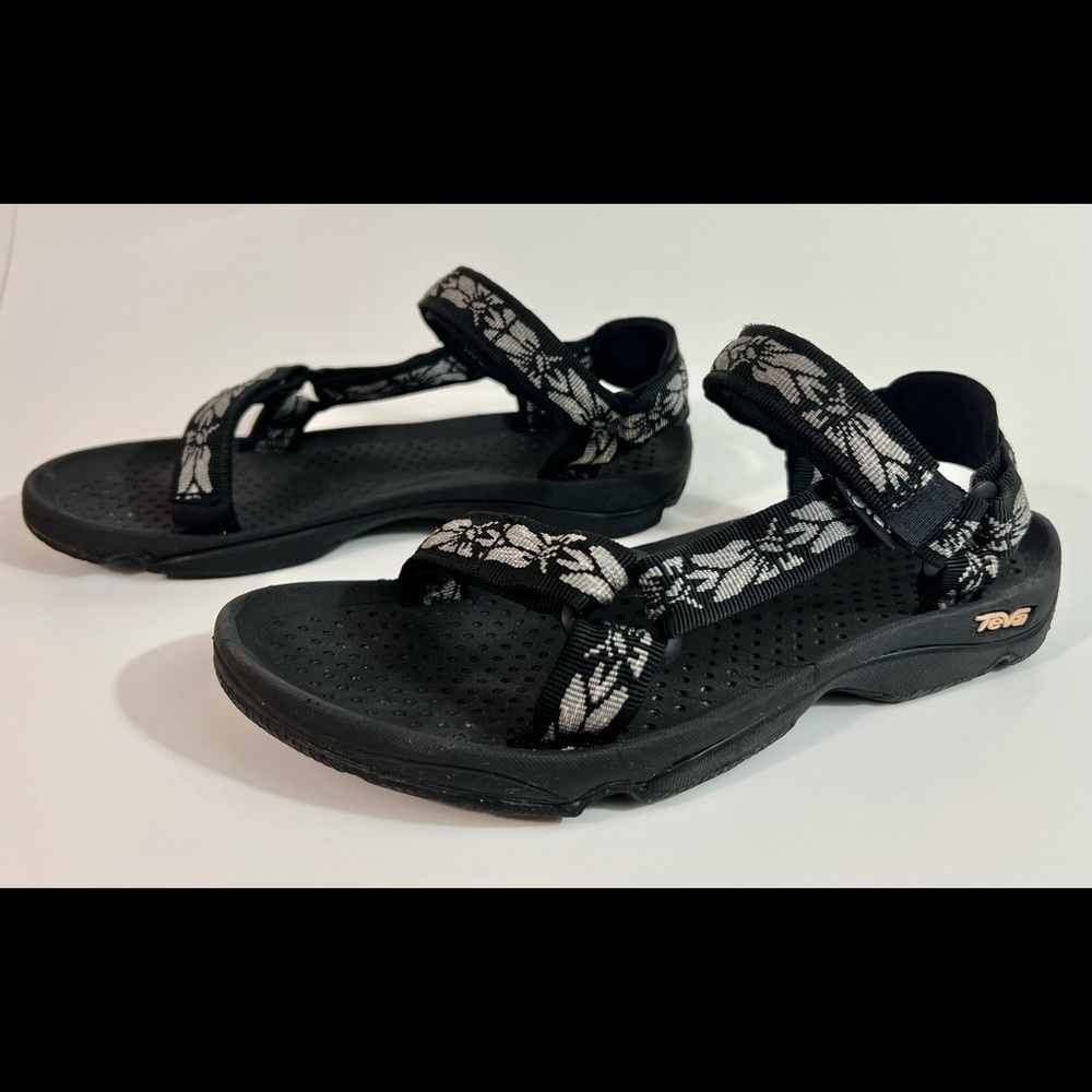 Teva Hurricane XLT SIZE 8